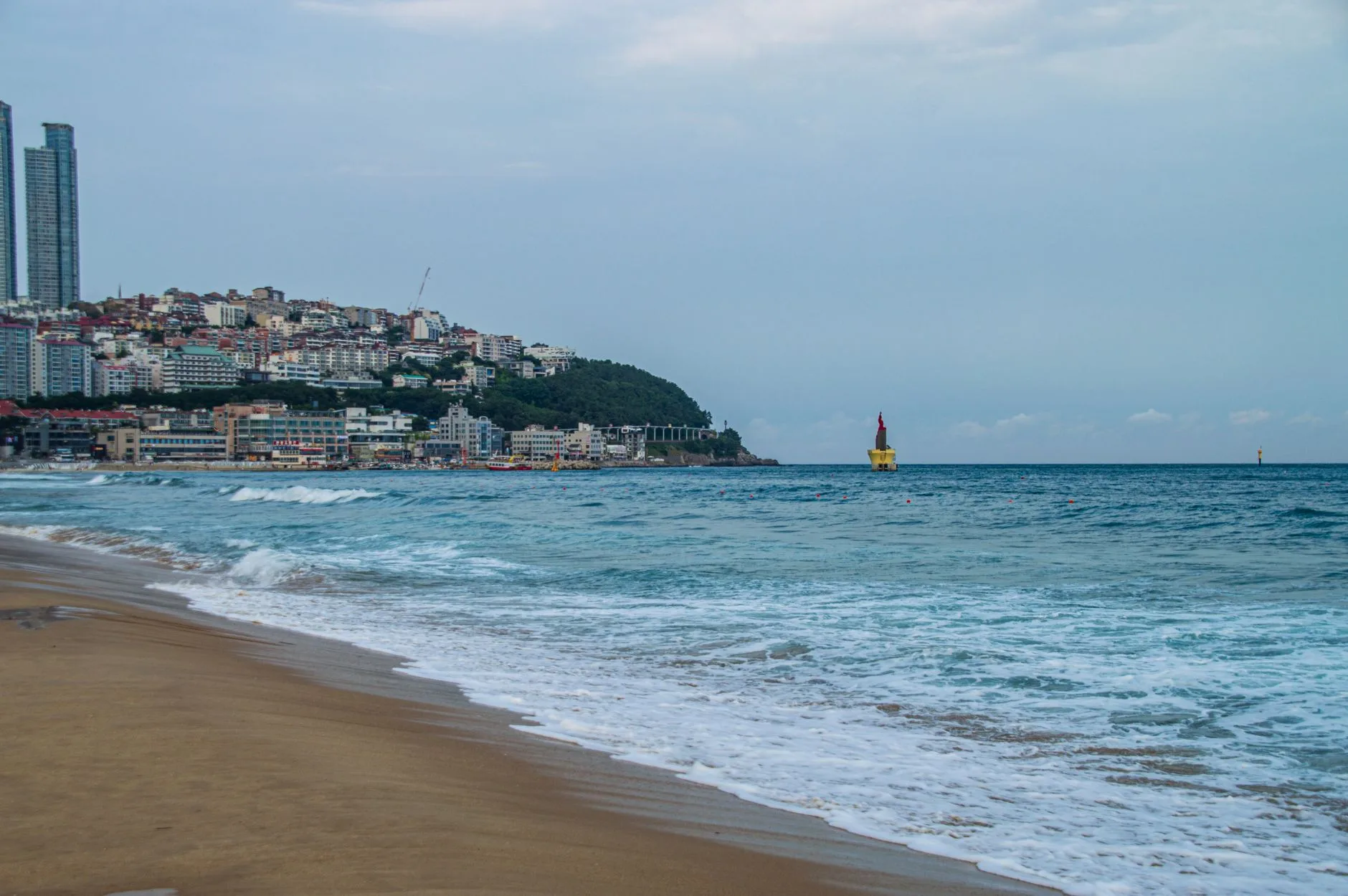 Vue sur la côte et les gratte-ciel de Busan