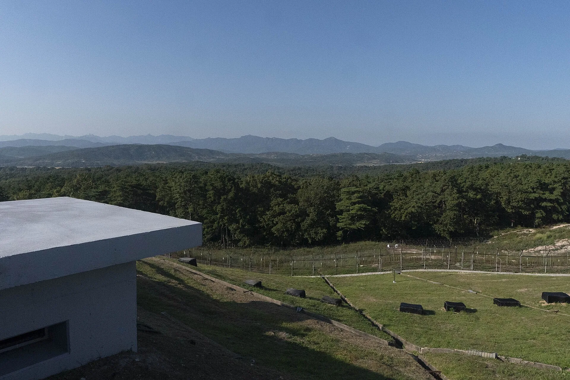 Paysage de la zone démilitarisée coréenne près de la frontière