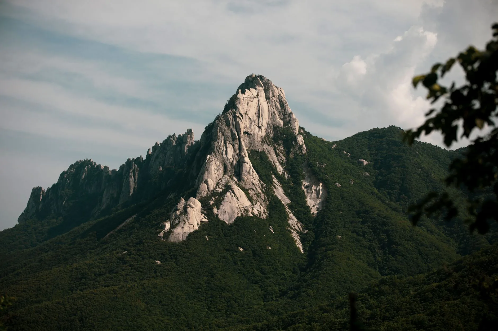 Seoraksan : un parc national aux crêtes spectaculaires